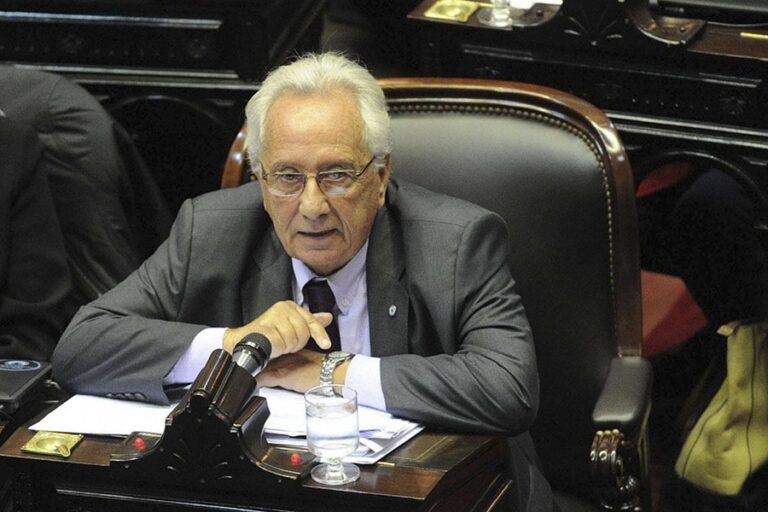 Murió Héctor Recalde, histórico abogado laboralista