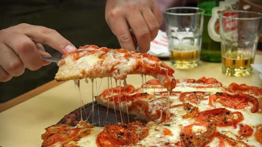 Dos marcas de pizza se retiran de Chile, dejando a 1400 empleados sin trabajo