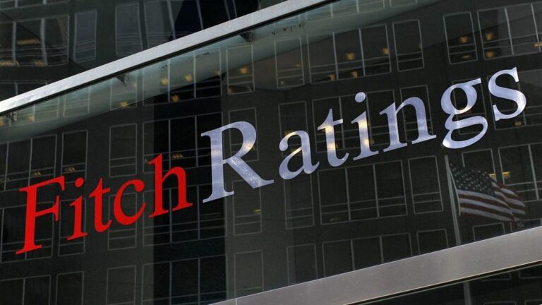 Por la guerra comercial, Fitch rebajó su previsión de crecimiento mundial
