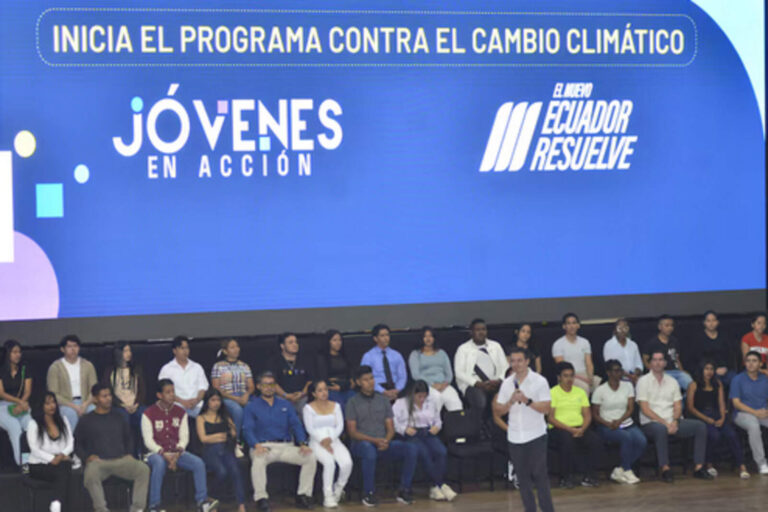 Daniel Noboa extendió por dos meses el programa Jóvenes en Acción