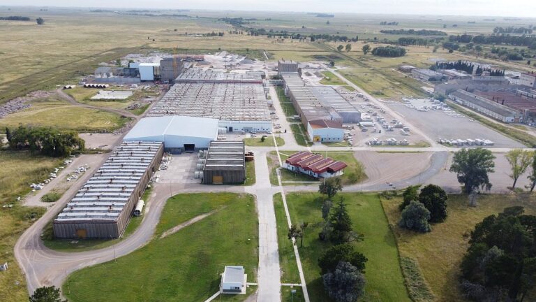 Holding mexicano promocionó la nueva planta de cerámicas argentina en Brasil