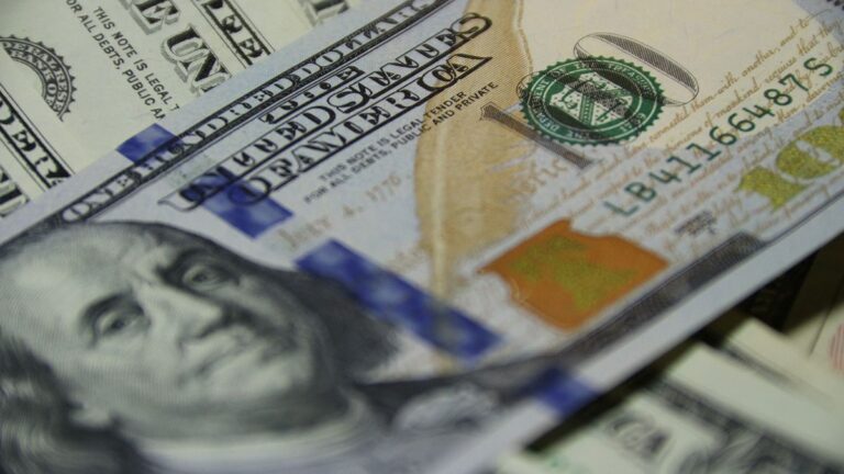Dólar blue hoy minuto a minuto: a cuánto está este viernes 4 de abril