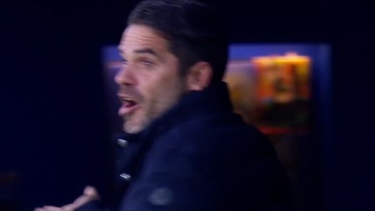 La protesta y bronca de Gago por el gol de Cavani que fue anulado