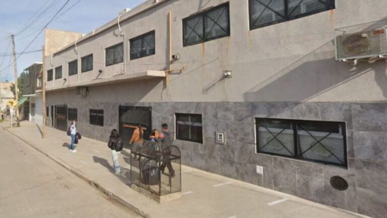 Violencia en una escuela de Laferrere: una alumna apuñaló a otra en plena clase