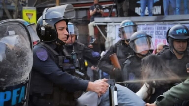 Citaron a indagatoria al efectivo de la Policía Federal que gaseó a una nena de 10 años