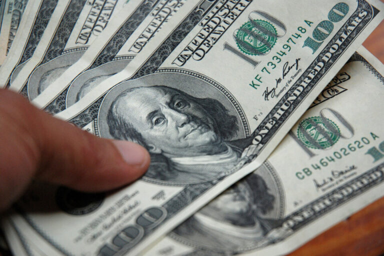 Dólar blue, dólar hoy: a cuánto cotizan el jueves 17 de abril de 2025