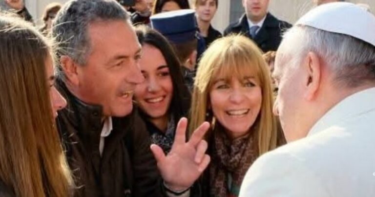 «Ganamos 3-0»: la divertida anécdota de Gustavo Alfaro con el papa Francisco