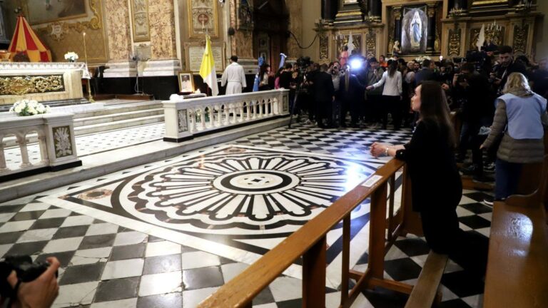 Victoria Villarruel, presente en la misa por el papa Francisco en la basílica de Flores