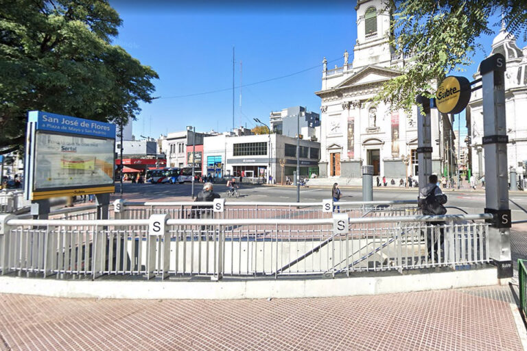 «San José de Flores-Papa Francisco»: ahora proponen renombrar la estación de subte de la Línea A
