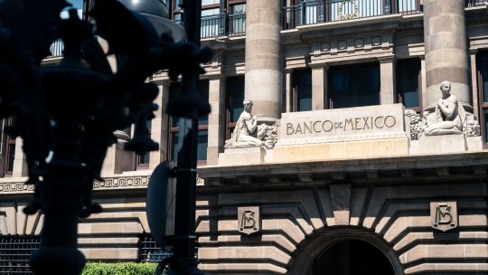 Banxico prevé más recortes tras evitar que México cayera en recesión