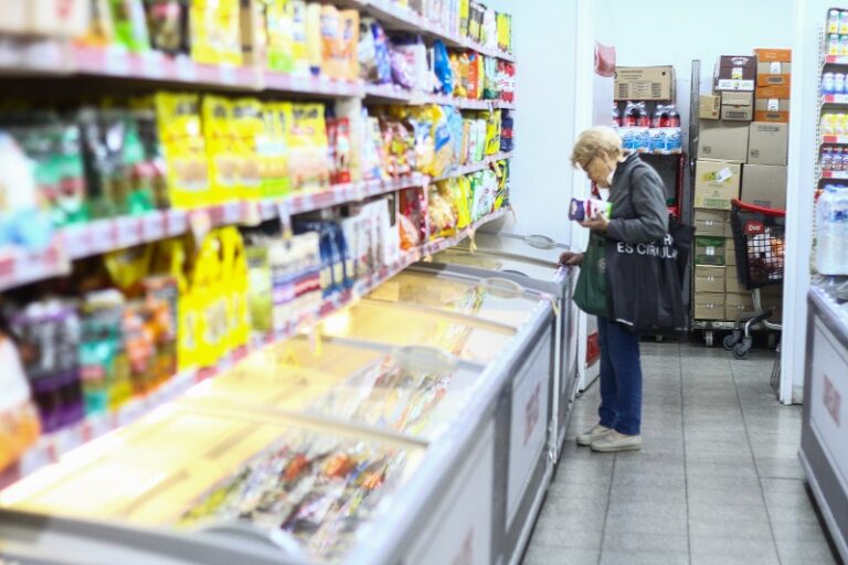 Comer pollo también es un lujo: saltó un 11% en abril tras la devaluación