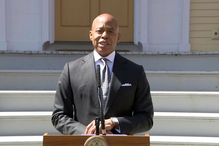 El dato que festeja Eric Adams antes de las elecciones en Nueva York: Prometí que lo haríamos