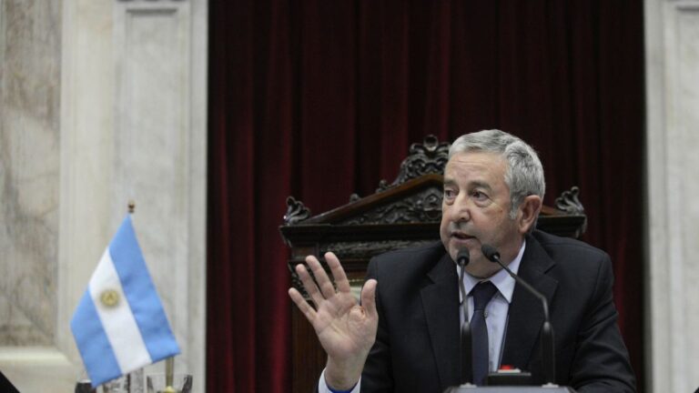 Julio Cobos: «El mercado solo no va a redistribuir, no va a asignar presupuesto a los hospitales»