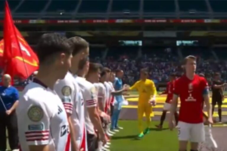 El capitán de Urawa Red Diamonds no saludó a los jugadores de River antes del inicio del partido