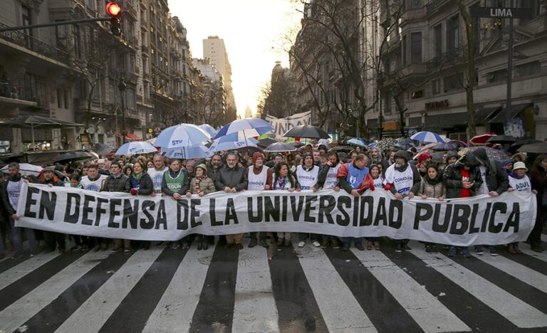 Nueva Marcha Federal Universitaria por reclamo salarial