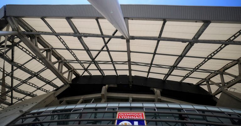 Hicieron descender al Olympique de Lyon en Francia por una deuda de 500 millones de euros