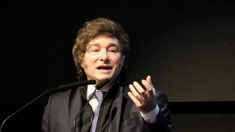 Javier Milei trató de «boludo» a Axel Kicillof durante el congreso libertario: el video