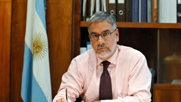 Roberto Feletti alertó que el modelo del Gobierno «se encamina fatalmente a una crisis externa»