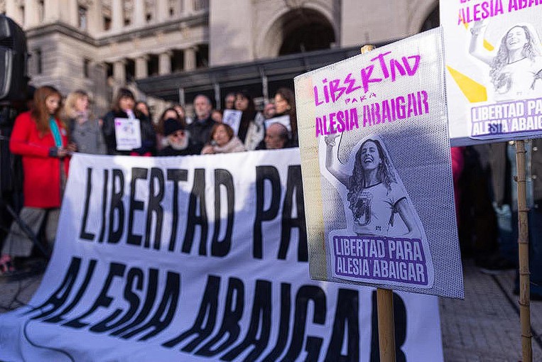 Conceden prisión domiciliaria a Abaigar, pero la persecución política sigue