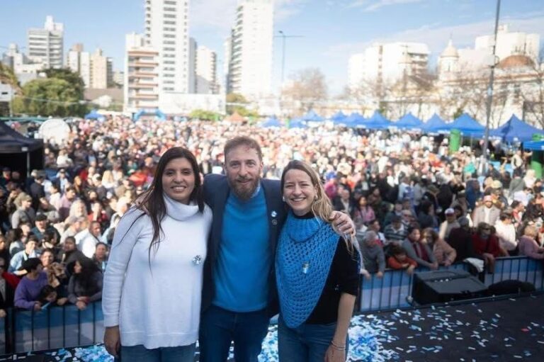 Lomas de Zamora: miles de familias celebraron el Día de la Independencia en la Plaza Grigera