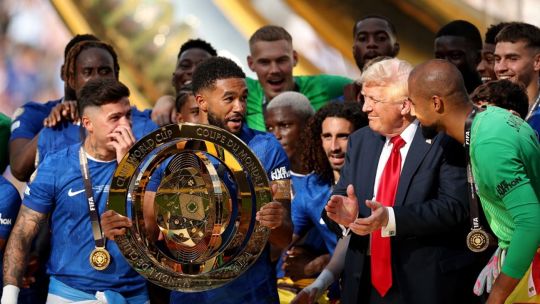 Donald Trump fue protagonista en el Mundial de Clubes y entregó el trofeo a los campeones