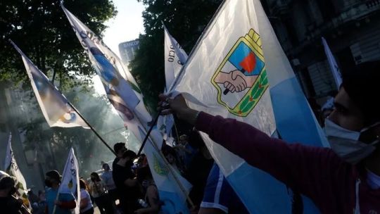 En el cierre electoral de Fuerza Patria, la marca del PJ se impone sobre los candidatos