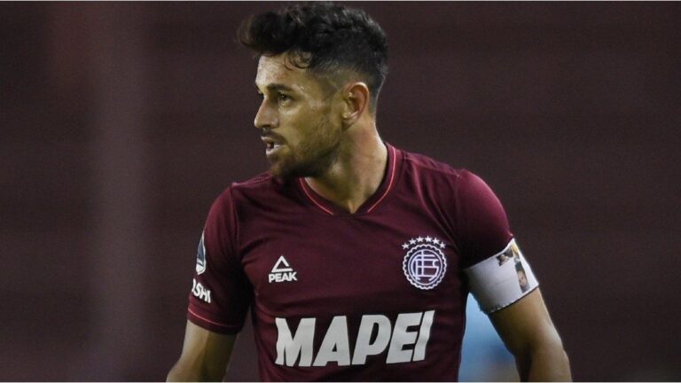 Suspendieron a Lautaro «Laucha» Acosta por sus duras críticas al árbitro Hernán Mastrángelo