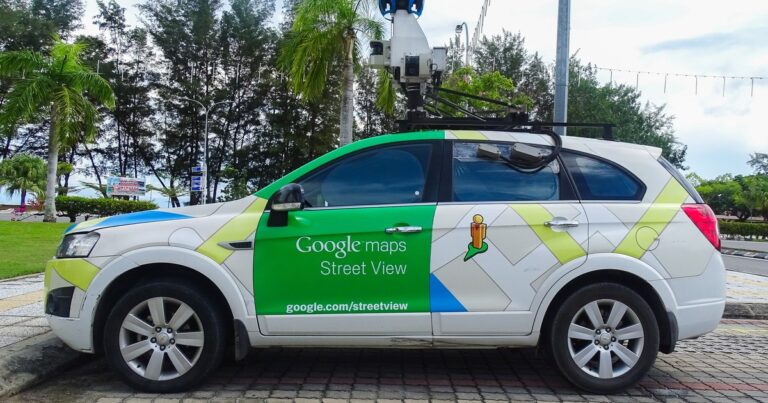Estaba desnudo en su casa, Google le sacó una foto y terminó en Street View: deberán indemnizarlo