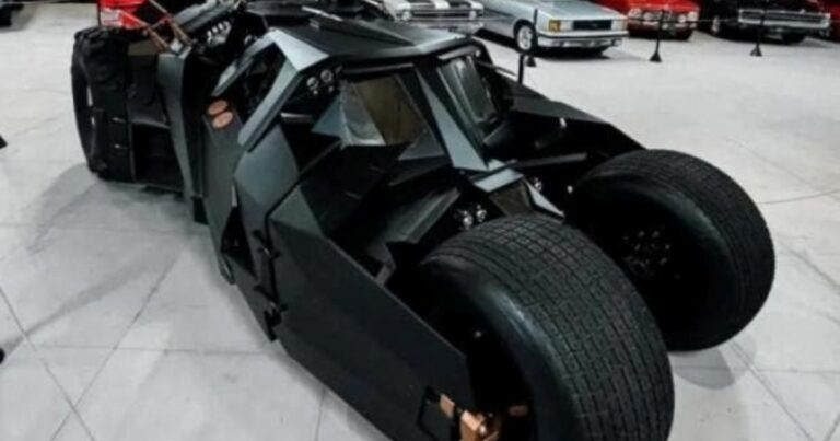 La excéntrica nueva adquisición de Neymar: se compró un Batimóvil!