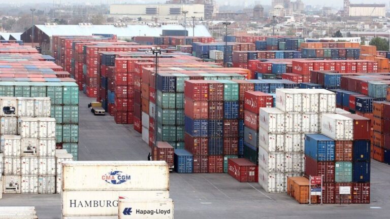 Pese al superávit comercial de junio, el saldo acumulado en el año cae 74% por el boom de importaciones