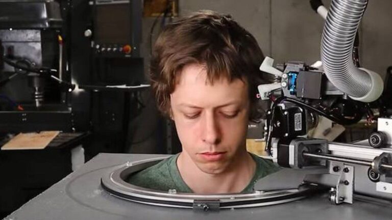 El robot que corta el pelo como los mejores peluqueros: el video