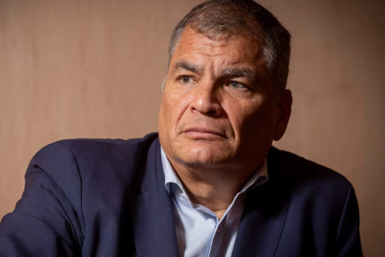 EL CORREÍSMO CONVIRTIÓ AL ESTADO EN SU AGENCIA DE EMPLEO