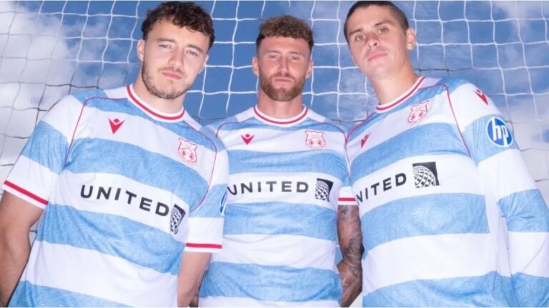 La historia del club galés que lanzó una camiseta inspirada en la Argentina