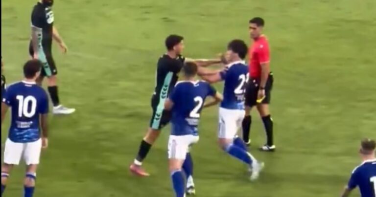 El argentino Máximo Perrone, a las piñas en un amistoso del Como de Italia contra el Betis de España