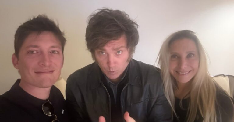 La división de roles en la cúspide libertaria y el nuevo perfil del armado de Santiago Caputo