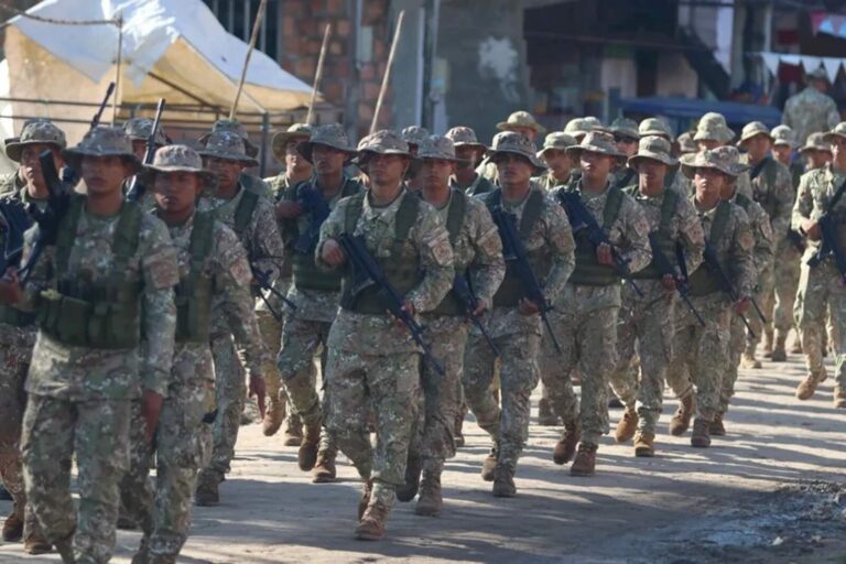 Perú desplegó al Ejército tras el izamiento de la bandera de Colombia en Chinería