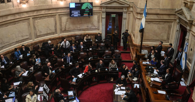 El Gobierno gana tiempo: la oposición dejó solo al kirchnerismo y se posterga el intento de voltear los decretos de Milei