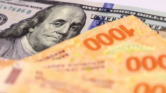 Con las tasas en alza y el dólar estable, dónde y cómo invertir los pesos hoy?