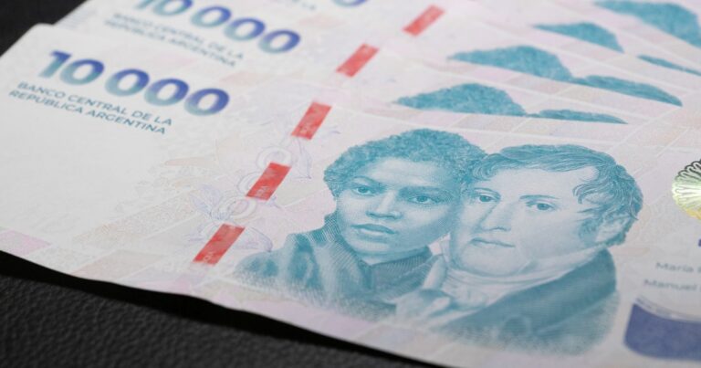 Tasa por las nubes: el costo de girar en descubierto trepó al 80% y frena la economía real