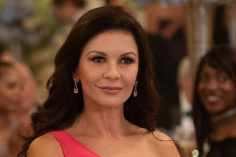 La inesperada confesión de Catherine Zeta-Jones a Jenna Ortega sobre la profesión que la obsesiona: Es una pasión