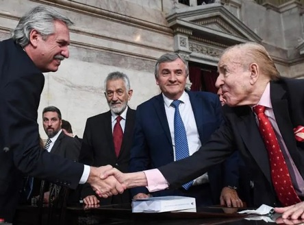 Con exfuncionarios de Alberto y de Menem, el peronismo ahora promete enfrentar a Milei, de verdad?