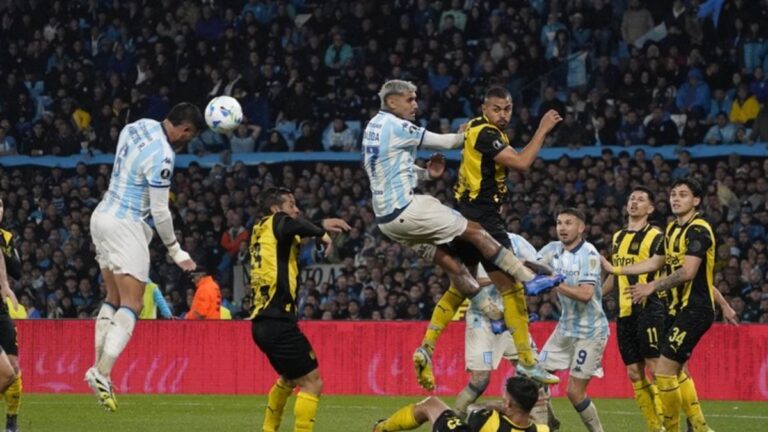 Polémica en Avellaneda: le anularon un gol a Marcos Rojo en Racing vs. Peñarol