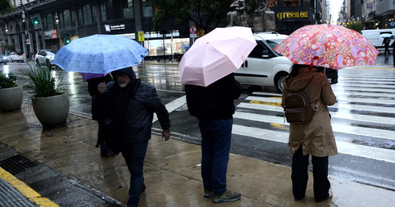 Tormenta en Santa Rosa: lluvia y vientos fuertes en el AMBA y alertas naranja y amarilla en 12 provincias
