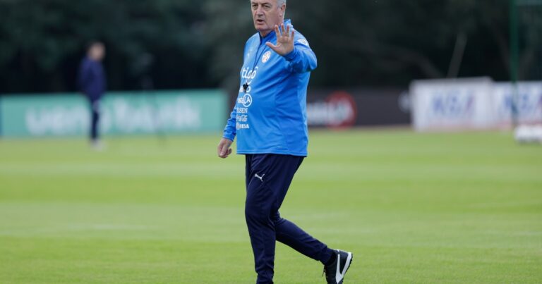 Alfaro citó a 7 jugadores del fútbol argentino