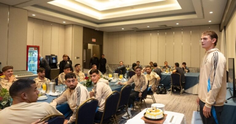 El cumpleaños de Nico Paz en la Selección