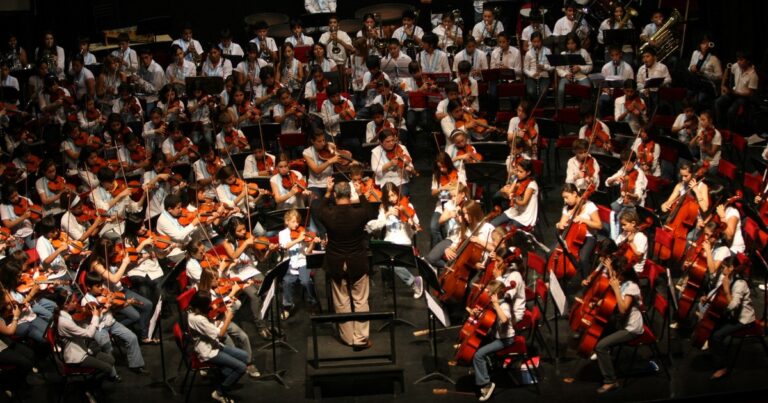 Más de 100 jóvenes músicos, en una «Sinfonía mágica» en el Teatro Coliseo