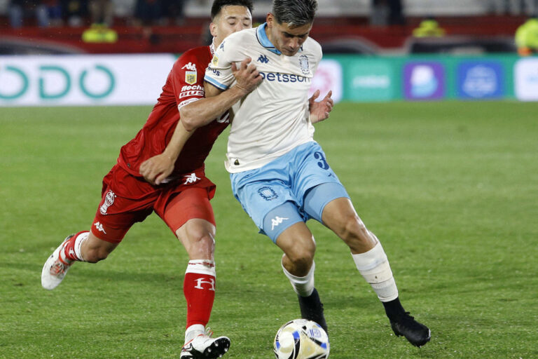 Racing le ganó a Huracán y se acerca a la zona de clasificación