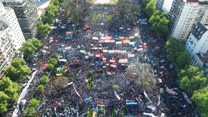 Derrotar al gobierno ajustador y corrupto: diez medidas frente a la crisis económica y social
