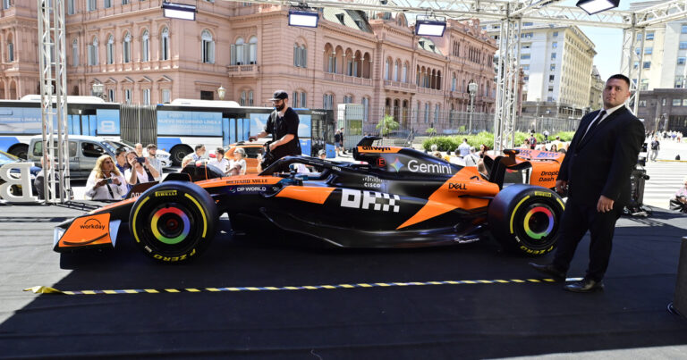 El McLaren campeón de la Fórmula 1 llegó a Buenos Aires e irá a Mar del Plata: cómo y dónde ver la réplica del auto de Lando Norris