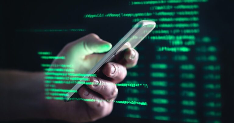 Cómo detectar si tu celular está intervenido: todas las señales y cómo protegerse, paso a paso